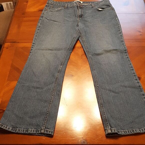 Levi Strauss Signature Mid-Rise Boot Cut Jeans - Picture 2 of 8